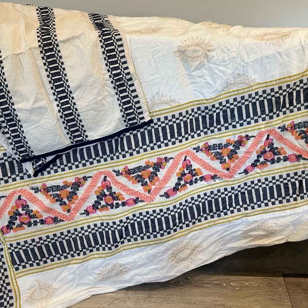Anthropologie Leonore Boho Duvet Set. EUC. King duvet + 2 standard shams